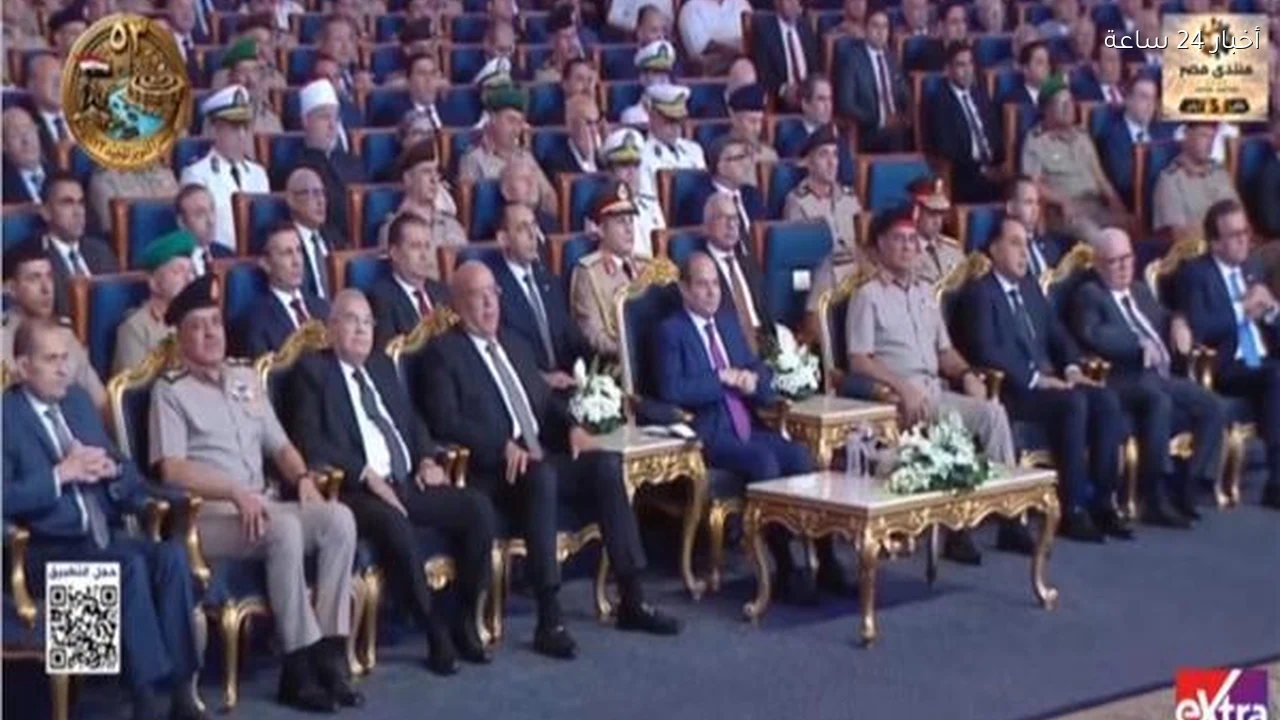 الرئيس السيسى يُكرم عدداً من أبطال حرب أكتوبر خلال الندوة التثقيفية الـ44