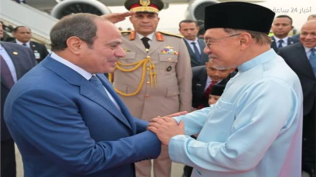الرئيس السيسي يصل إلى مطار كوالالمبور الدولي في مستهل زيارة دولة إلى ماليزيا